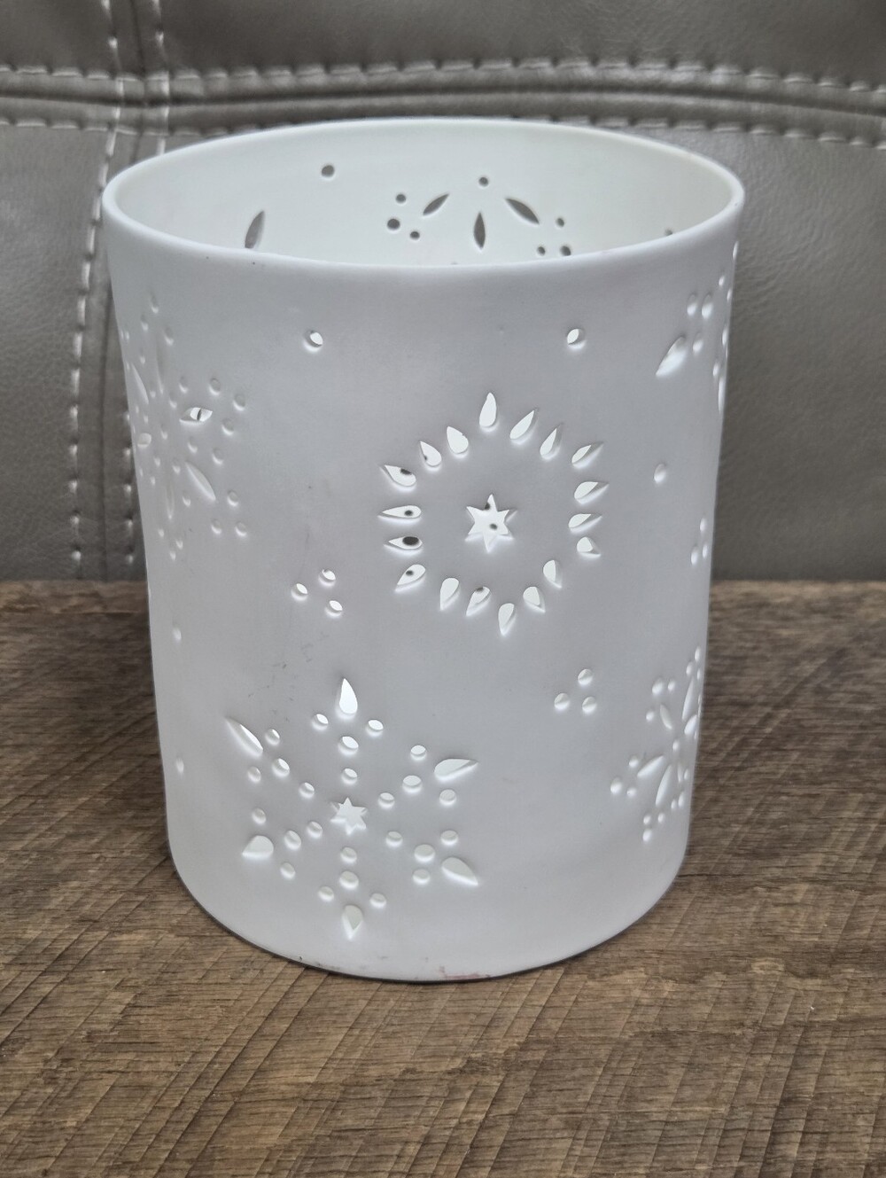 Retired Crate & Barrel Bone China Snowflake Hurricane Luminary Candle Holder 1M